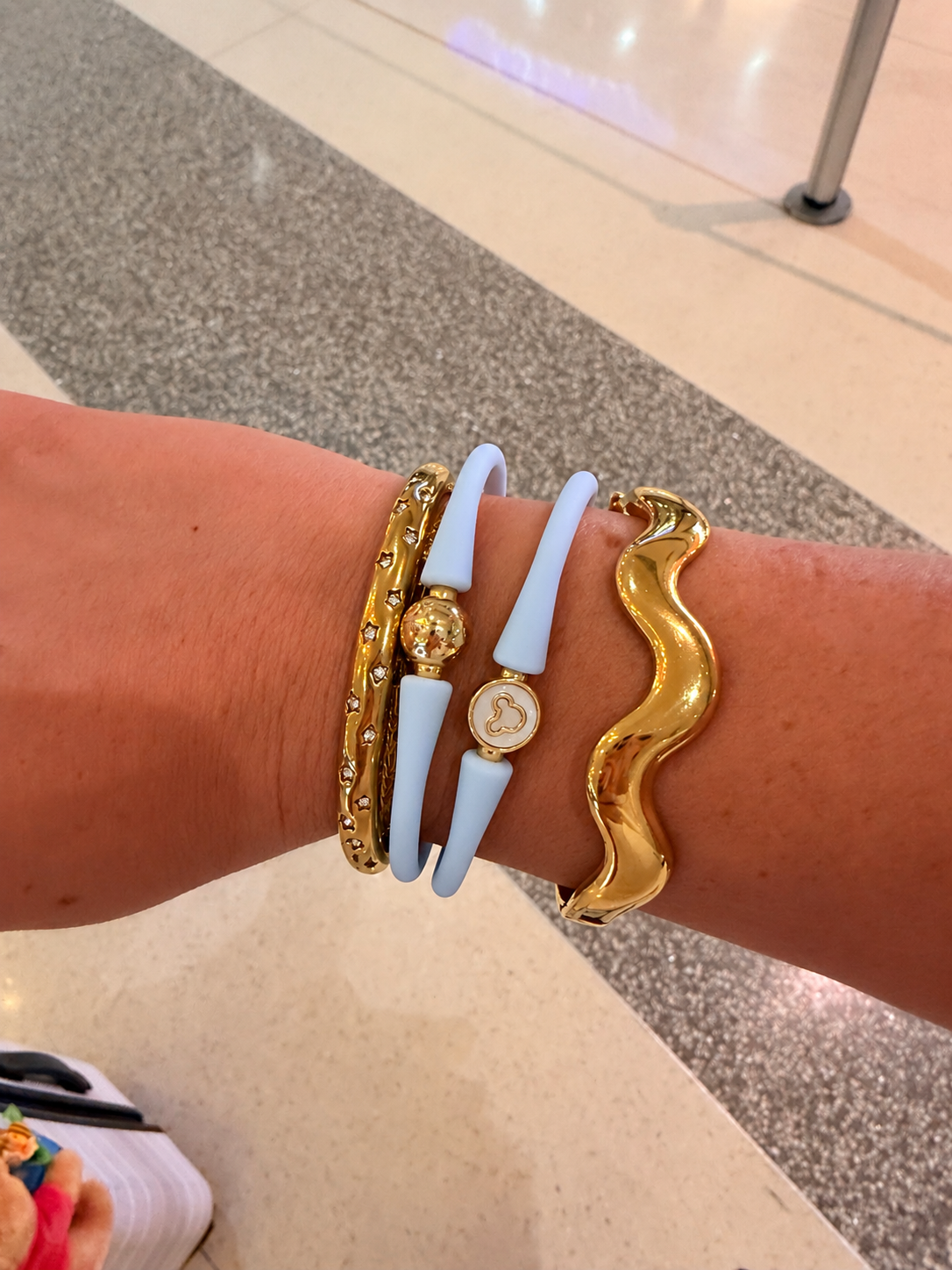 Wrist wearing the Marea bracelet with silicone pearl bracelets