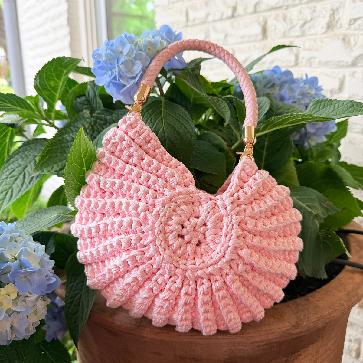 Light pink Nautilus crochet shell handbag with a rounded handle