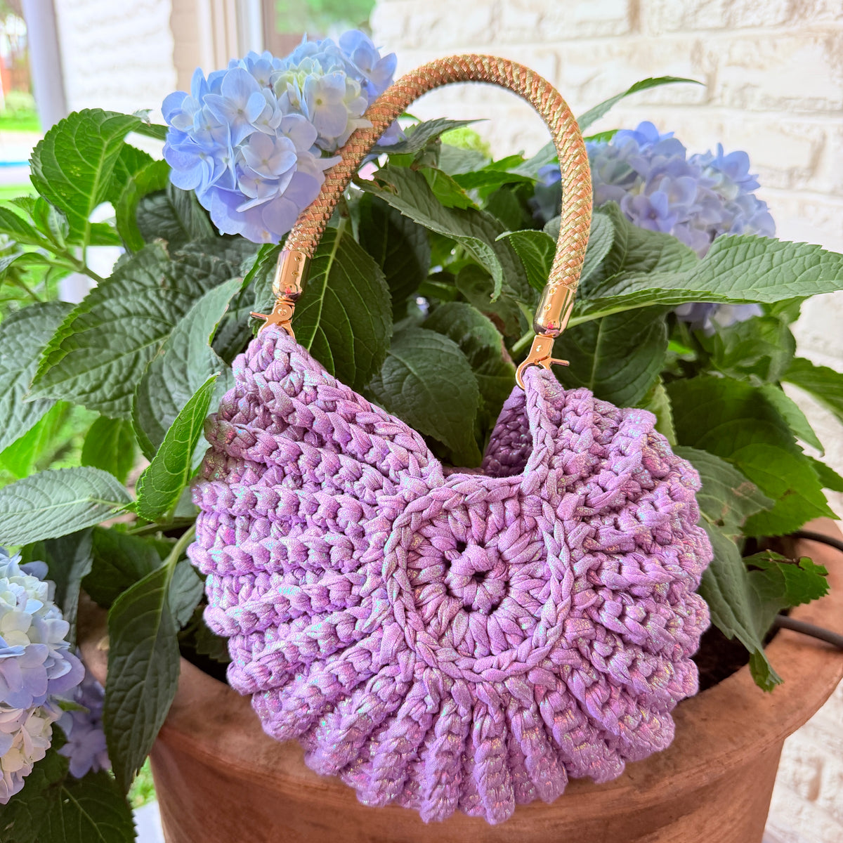 Lavender Nautilus crochet shell handbag with a rounded handle