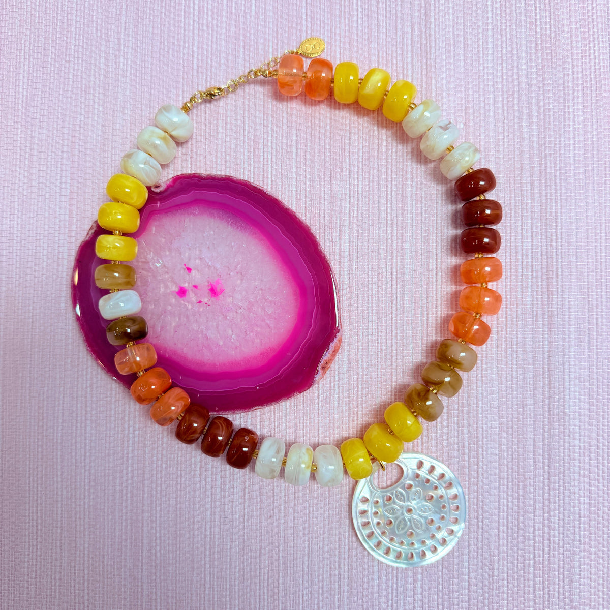 Sunset Nardo necklace with a round pendant