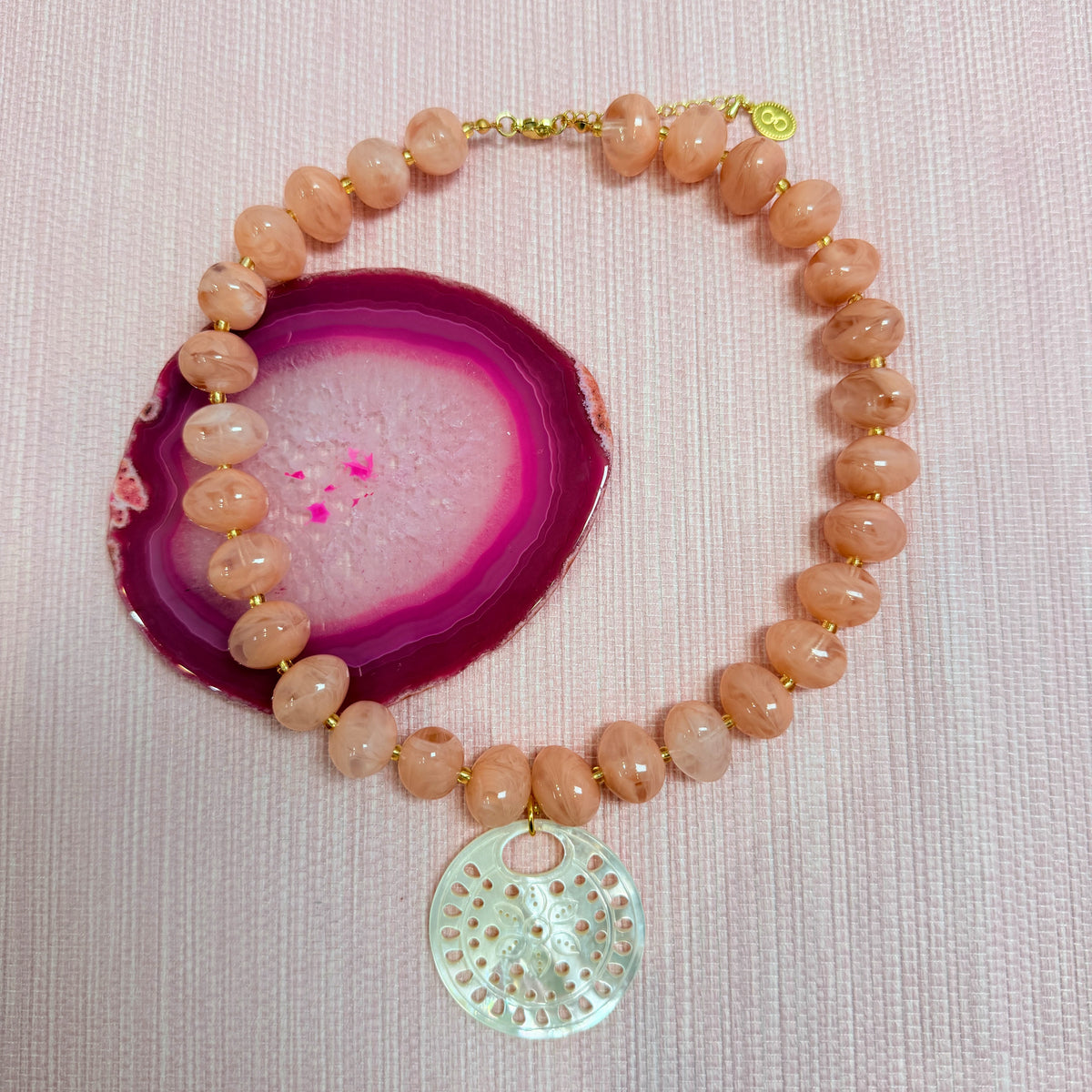 Pink Nardo necklace with a round pendant